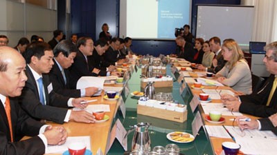Vietnam, Holland boost cooperation in climate change adaptation